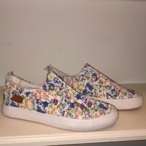 Kids blowfish Malibu floral sneakers brand new